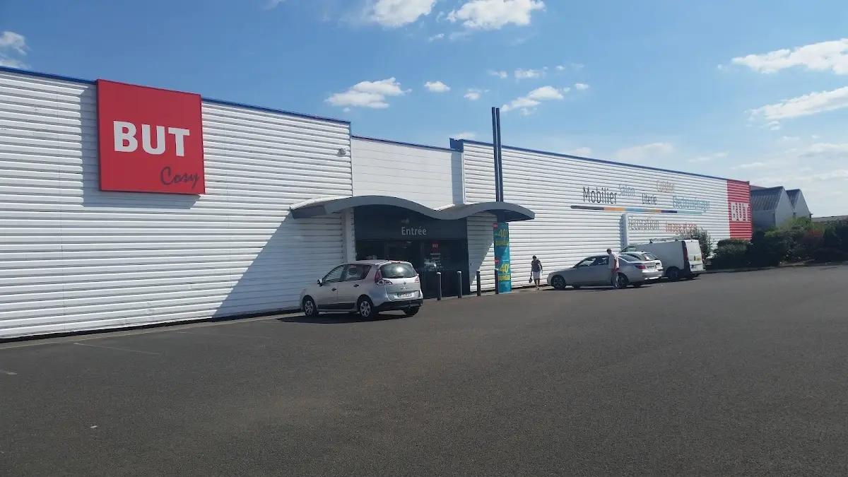 But Thouars — photo 1