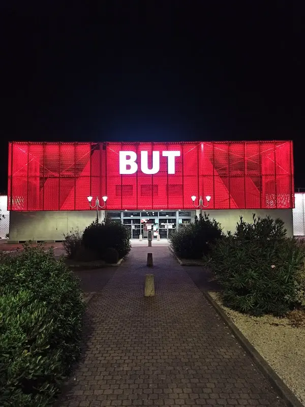 But Le Pontet — photo 1