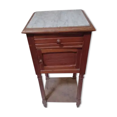 Table de nuit en pin et plateau en marbre blanc