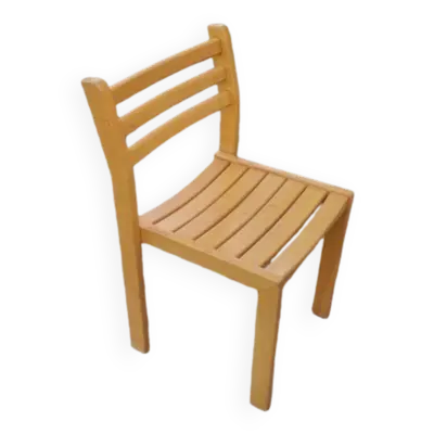 Chaise en bois massif
