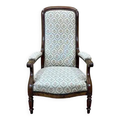Fauteuil Voltaire du XIXème en noyer - L=68cm, P=78cm, H=1m07, H assise=40cm.