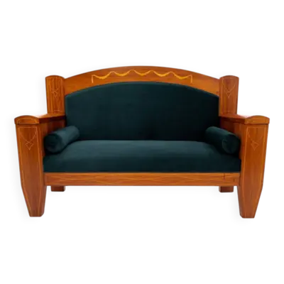 Canapé ancien d'Europe du Nord, vers 1890.