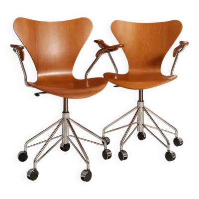 2 chaises de bureau 3217 Arne Jacobsen