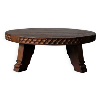 Table basse ronde rustique en chêne sculpté - Pays-Bas, années 1950