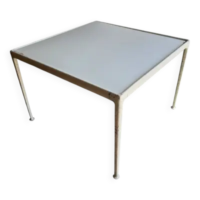 Table d'extérieur Knoll, plateau en acier émaillé blanc et structure en aluminiu