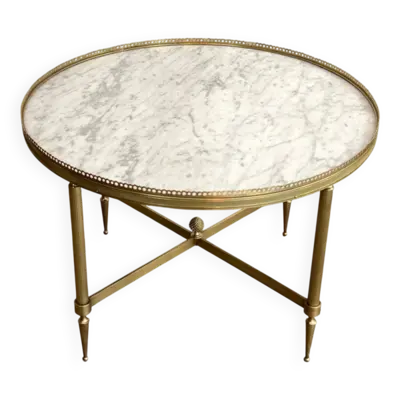 Table basse ronde de style néoclassique en laiton et plateau de marbre de carrar