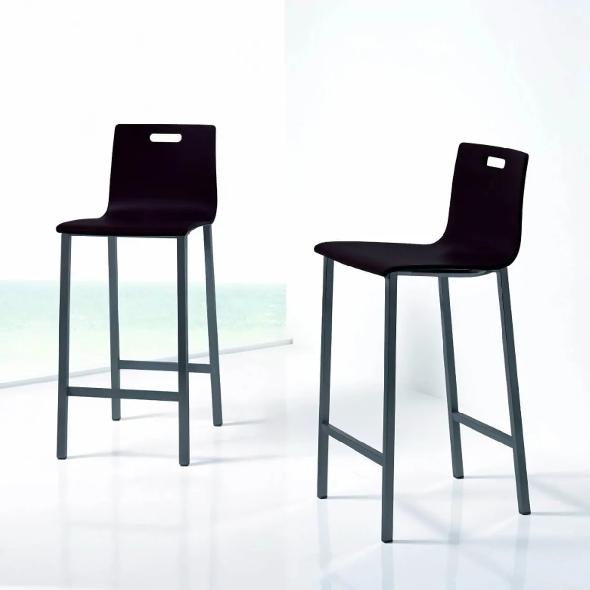 Koko - Tabouret snack Mobliberica® dossier bas en bois — vue 4