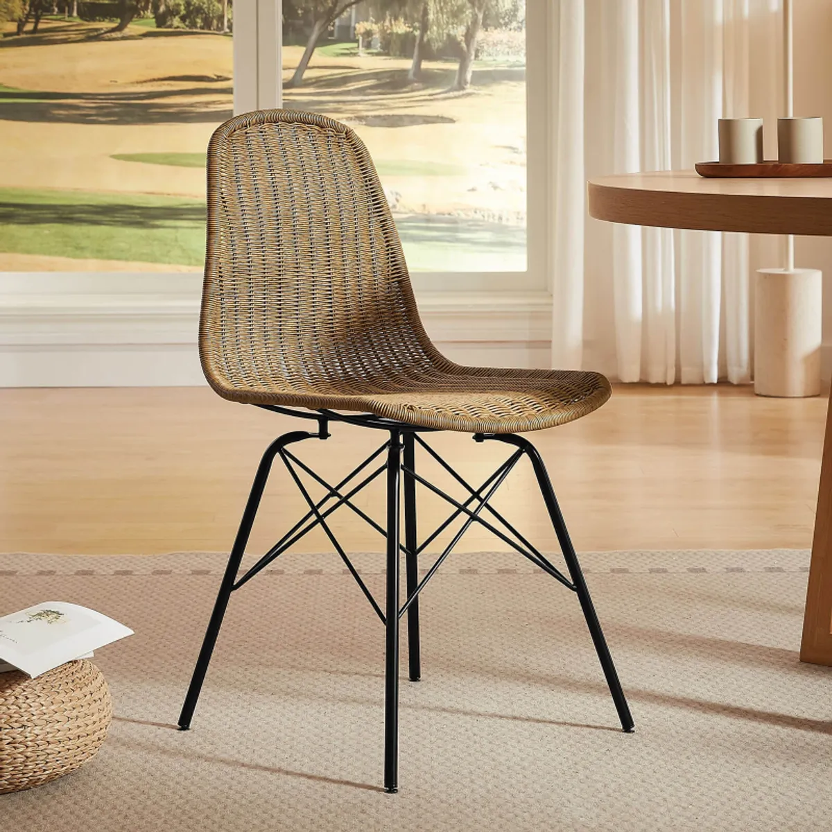 Bornéo - Chaise tressée bohème avec pieds Eiffel