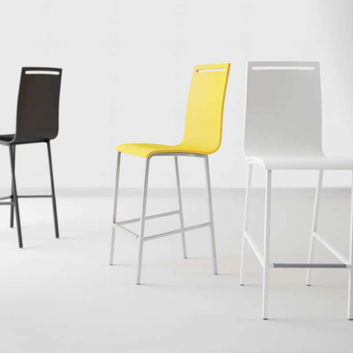 Nera - Tabouret snack en métal et bois hauteur 65 cm — vue 4