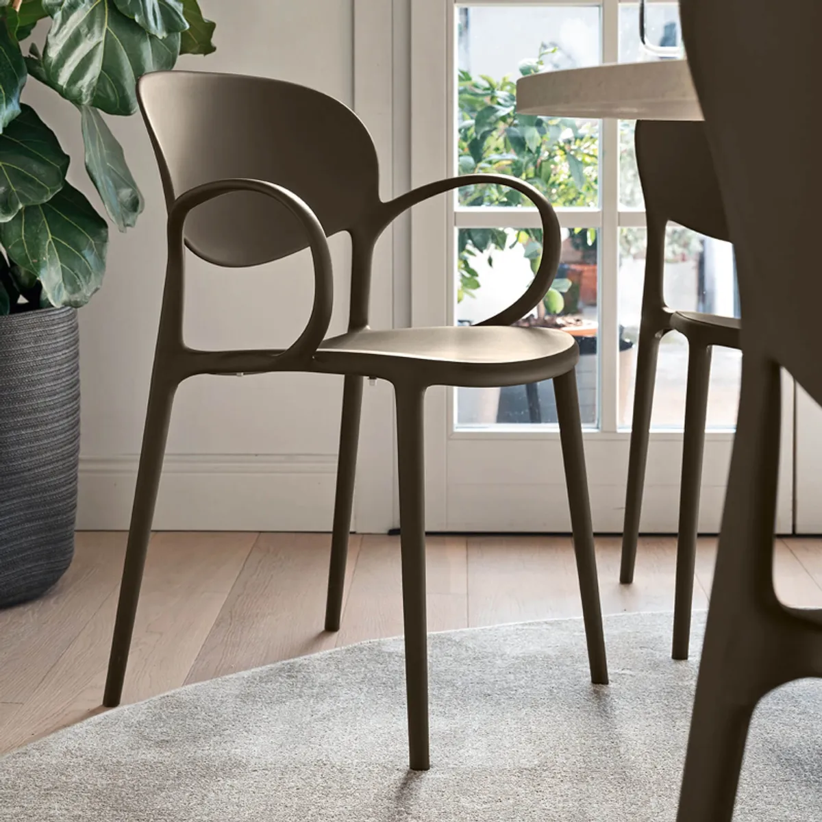 Abby Connubia® - Fauteuil italien empilable en polypropylène recyclé