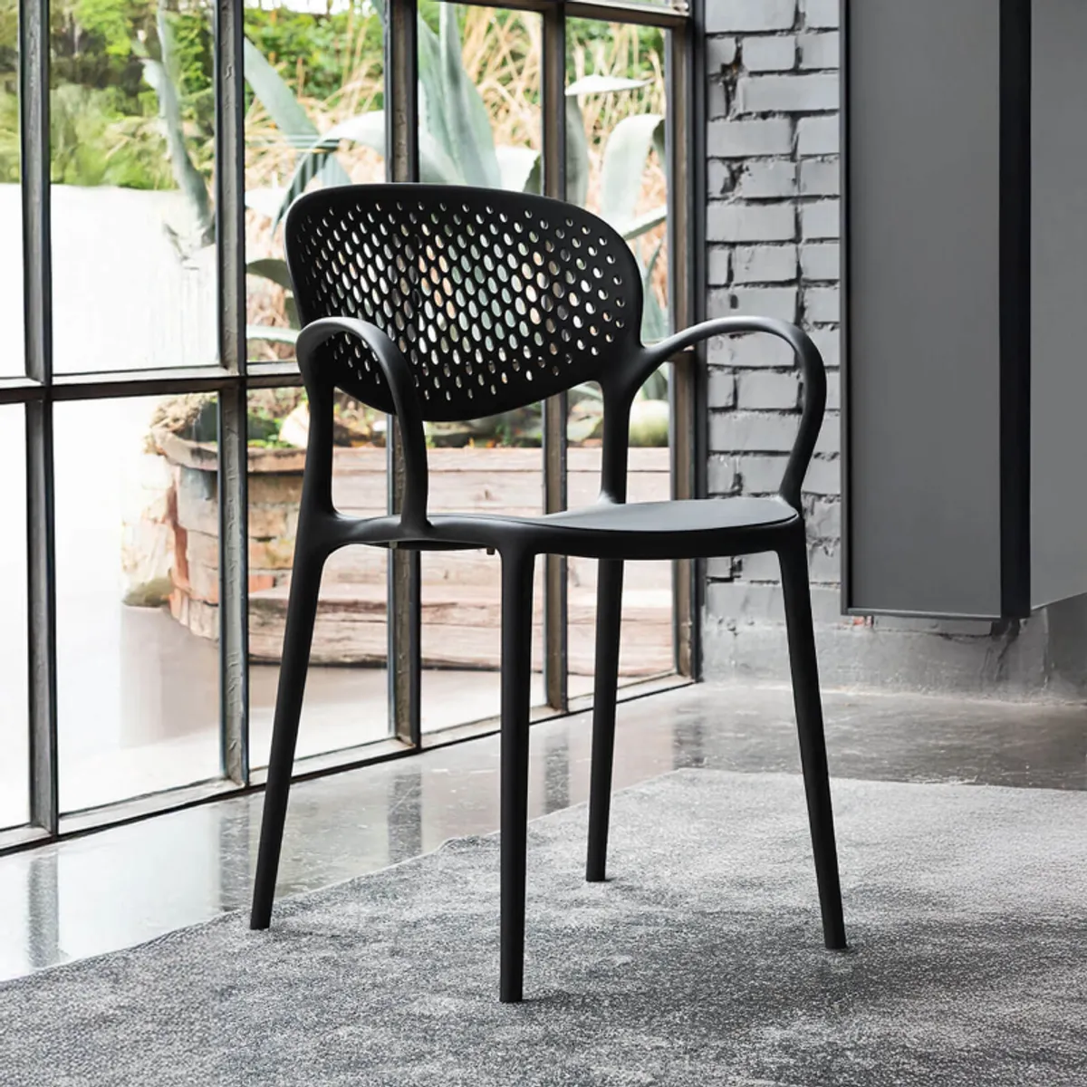 Abby Connubia® - Fauteuil empilable en polypropylène recyclé avec dossier microperforé