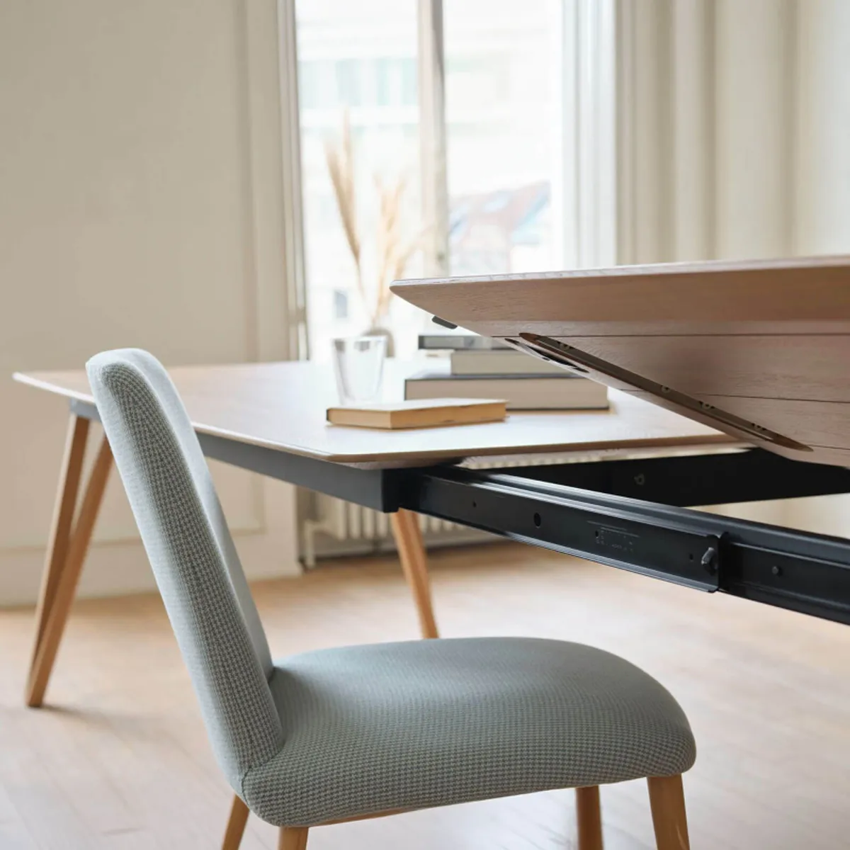 Rennes Mobitec® - Table en bois massif extensible pieds épingle — vue 4