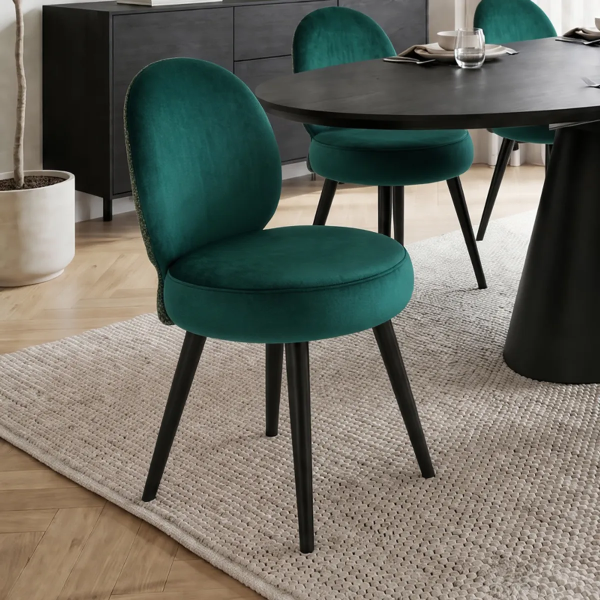 Severus - Chaise cosy bicolore en tissu avec pieds bois