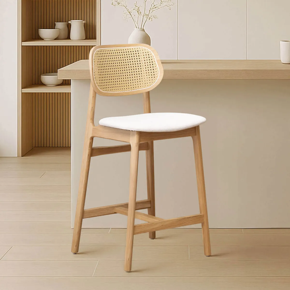 Augustin - Tabouret snack avec dossier en cannage et assise en tissu
