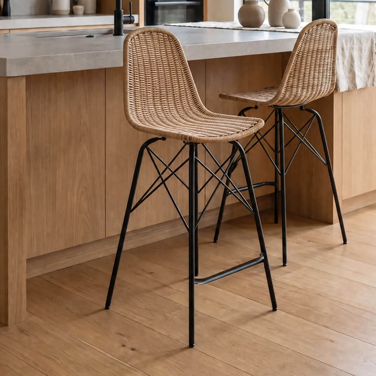 Java - Tabouret tressé ethnique avec pieds Eiffel