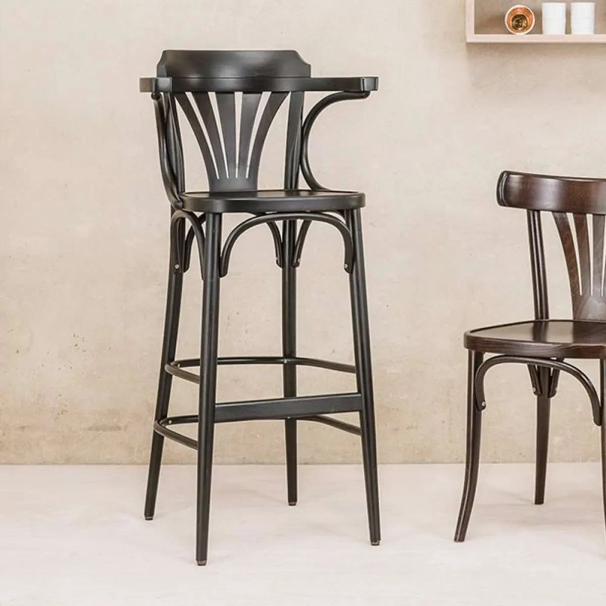 135 Ton® - Tabouret en bois avec accoudoirs style bistrot