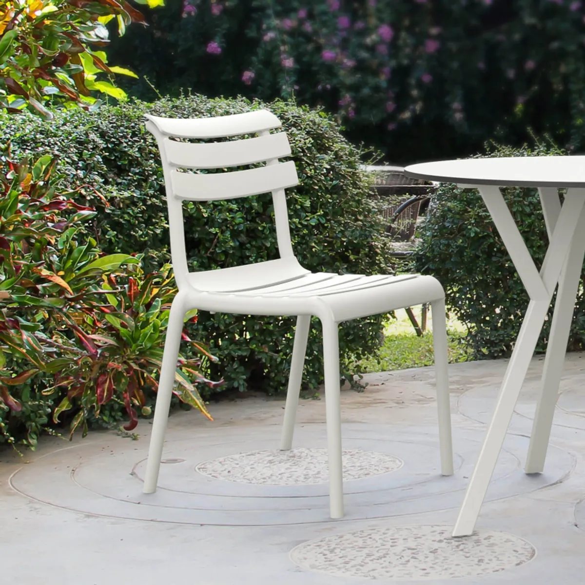 Helen - Chaise de jardin moderne empilable en polypropylène