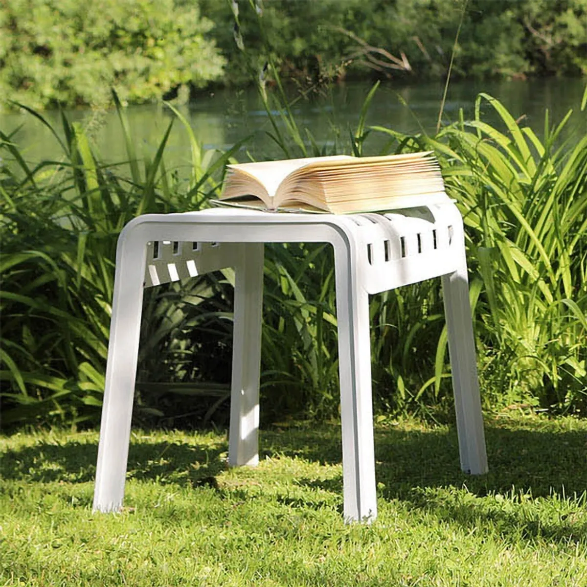 Poggio - Tabouret bas design extérieur empilable en polypropylène