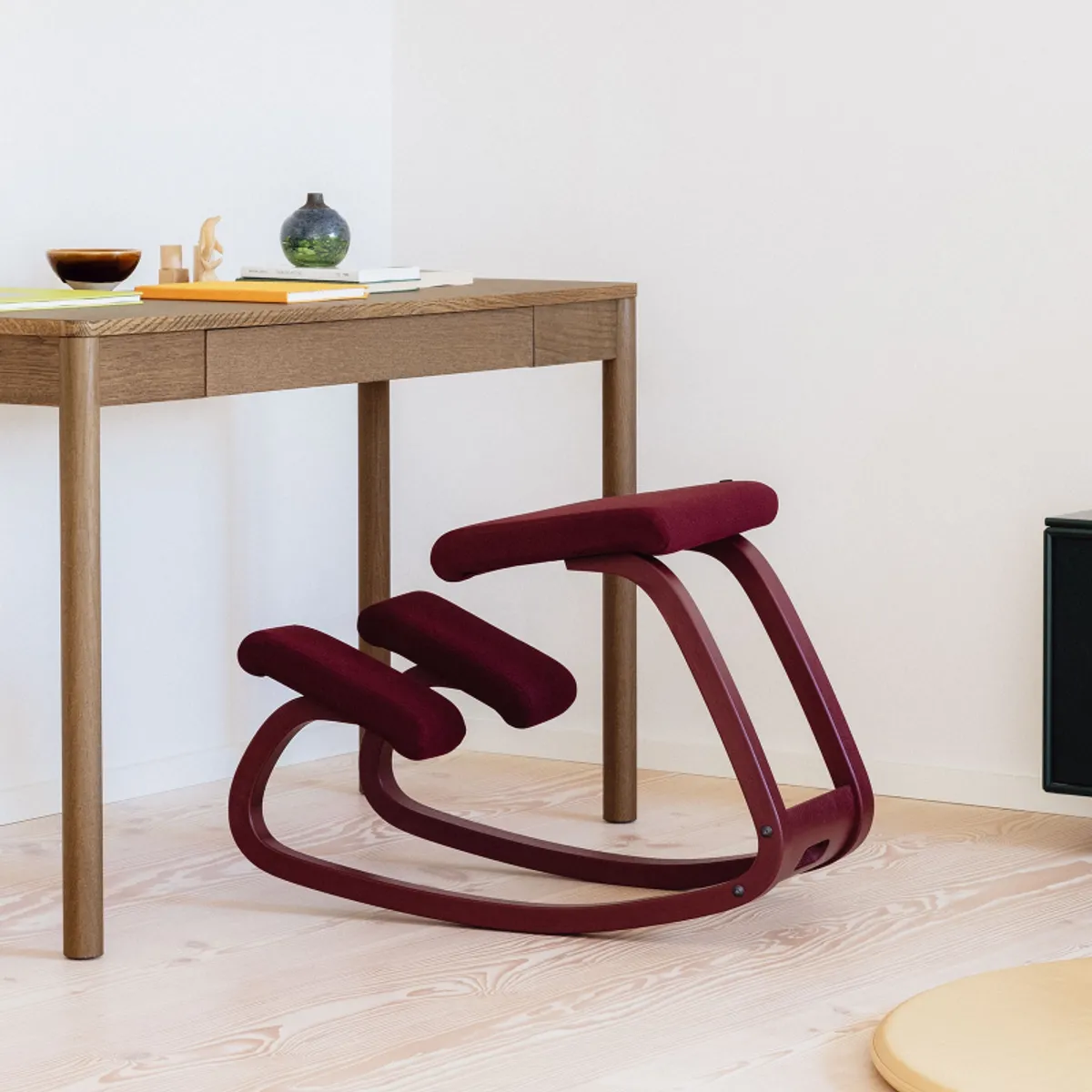 Variable Monochrome Varier® - Chaise de bureau ergonomique à bascule en tissu — vue 4