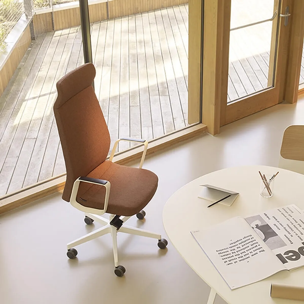Eden 02 - Fauteuil de direction en tissu avec têtière made in France