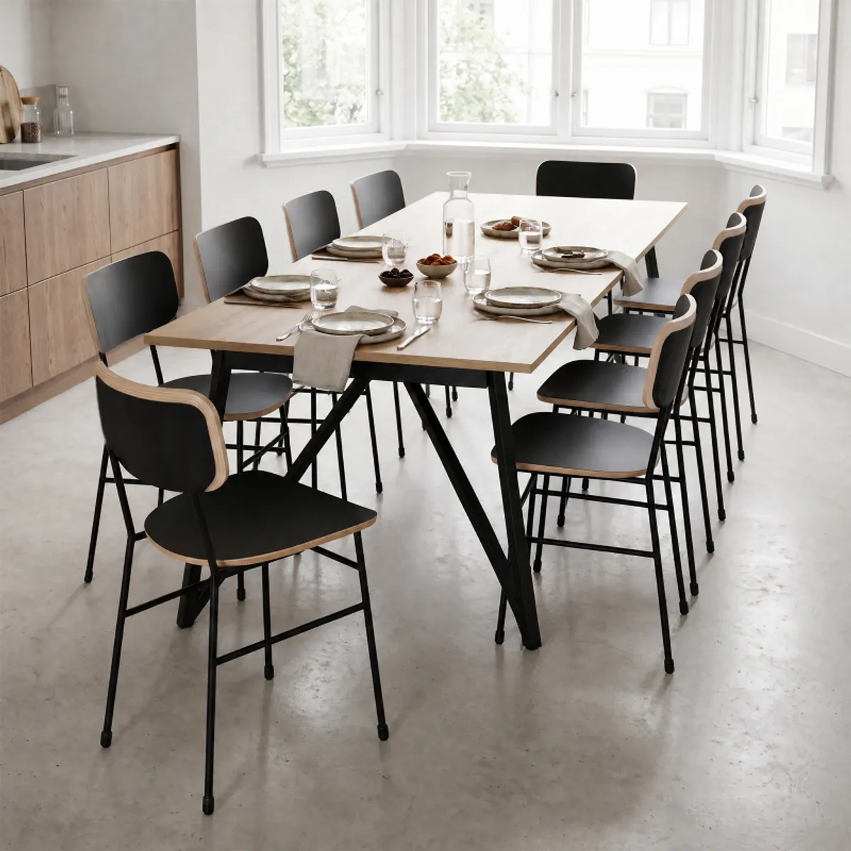 Claire - Table design extensible en mélaminé imitation chêne naturel avec pieds en métal noir