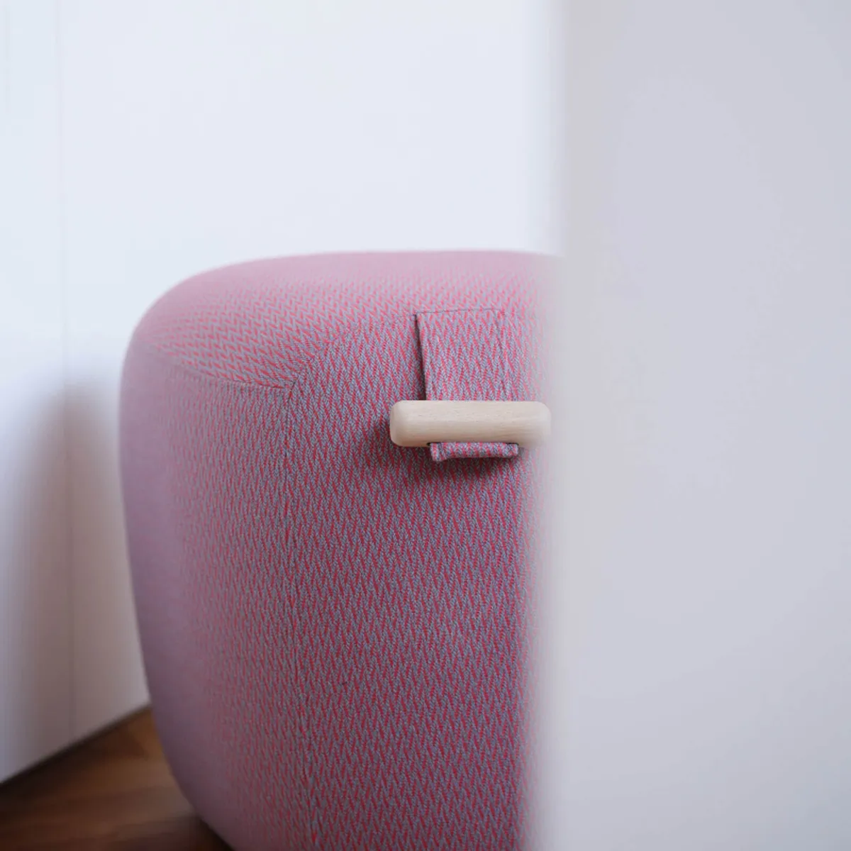 Thalia Mobitec ® - Pouf cosy en tissu avec poignée — vue 4