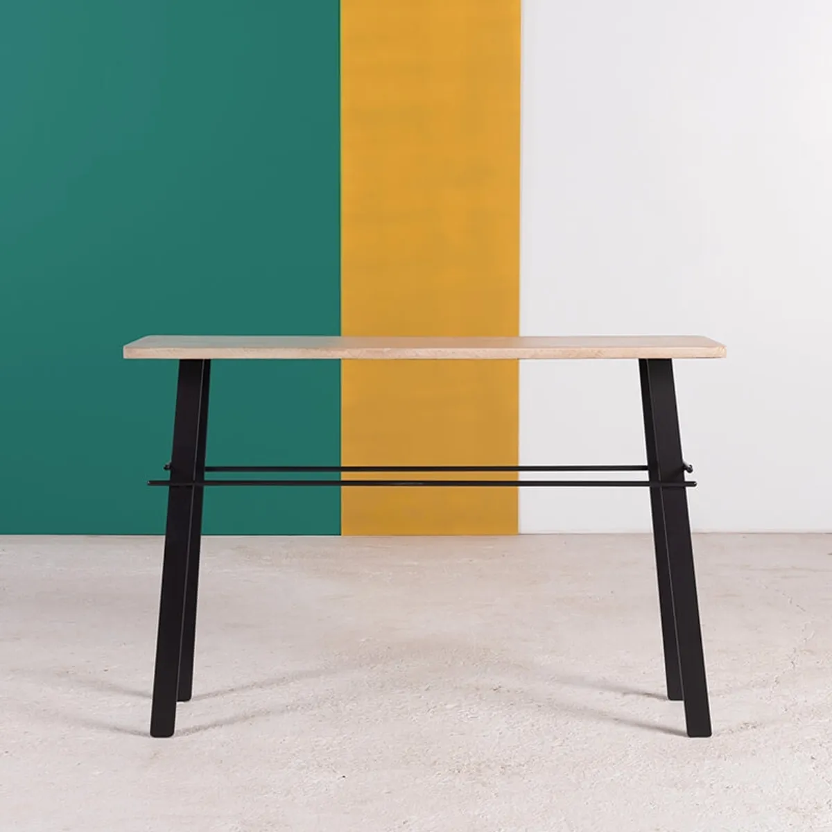 Svelte - Console design industriel made in France en béton ciré et métal — vue 3