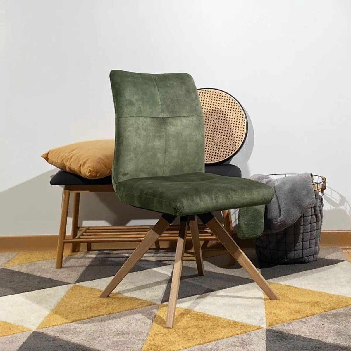 Adèle - Chaise en tissu pivotante confortable avec pieds bois