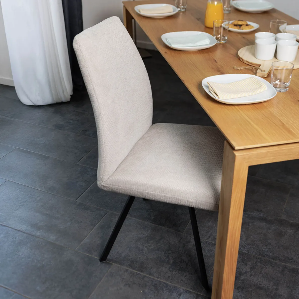 Gabin - Chaise confortable en tissu avec dossier inclinable et pieds en métal — vue 5