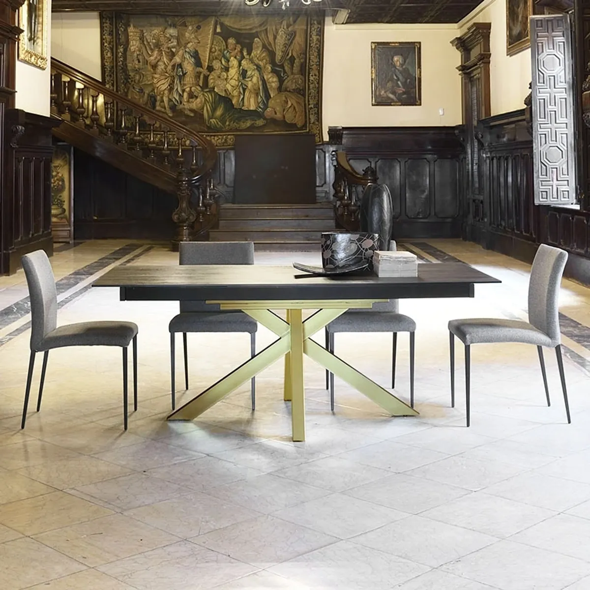 Moon - Table design en Dekton avec pieds central