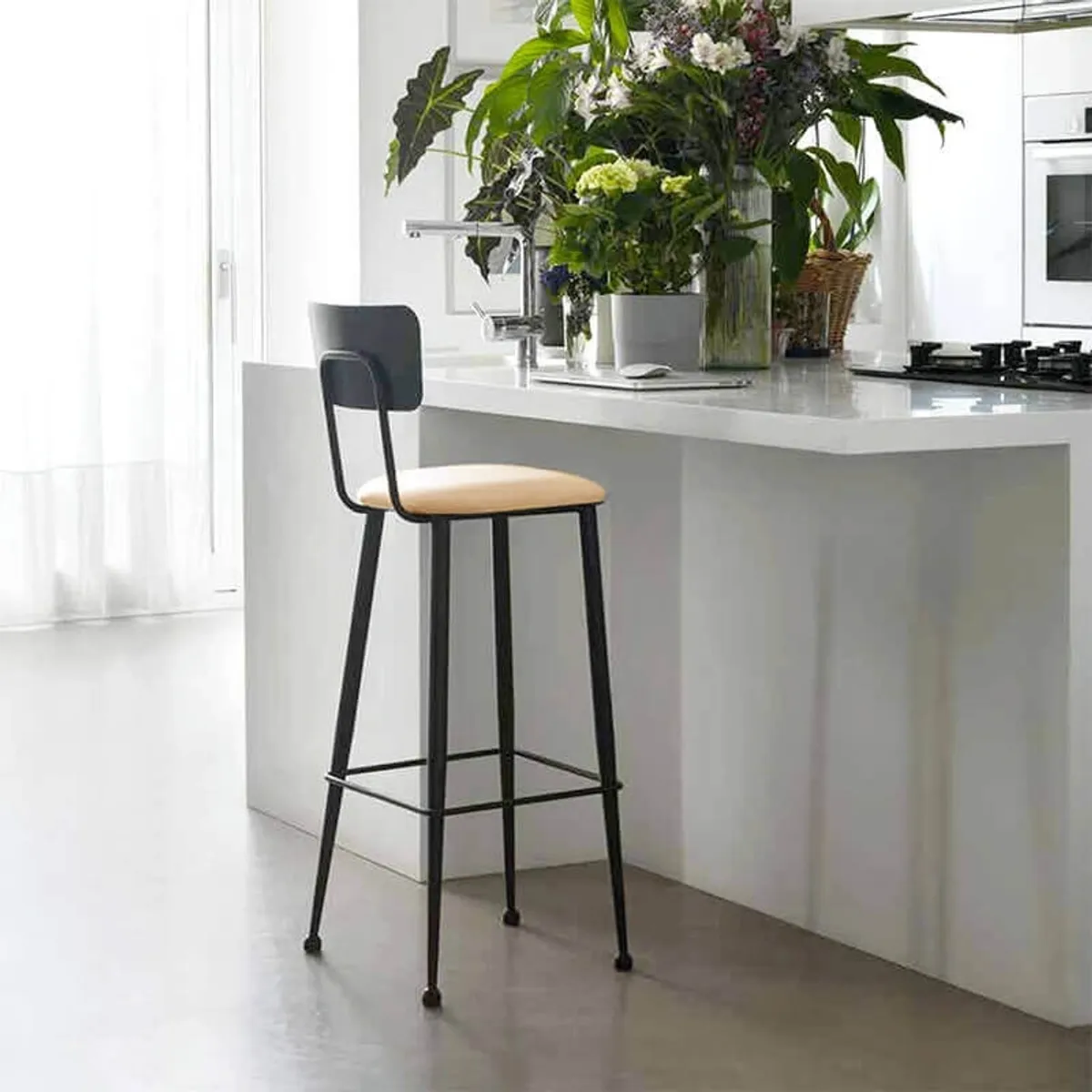 Lanuza - Tabouret haut pour cuisine en métal et assise rembourrée