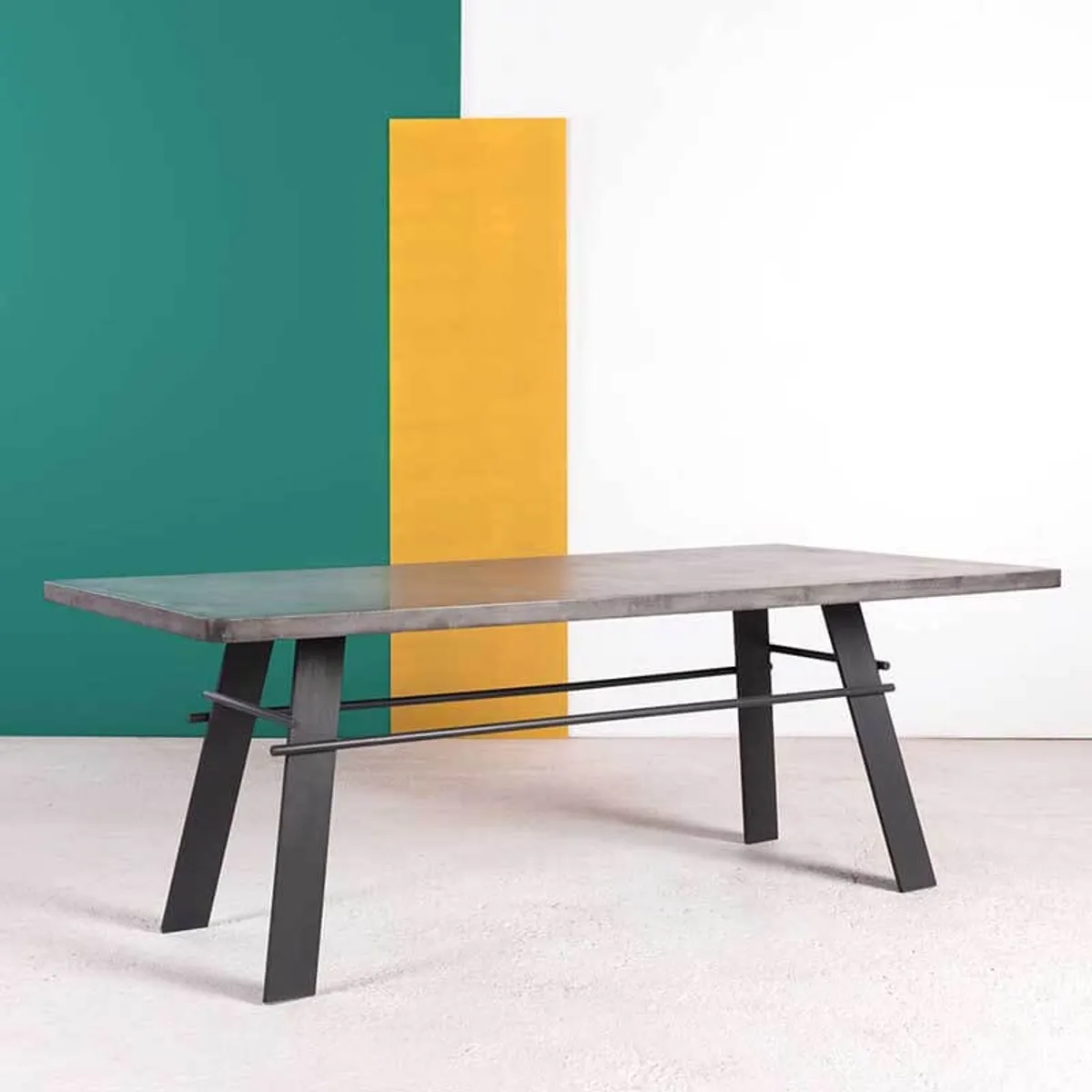 Opale - Table design en béton ciré pieds métal made in France — vue 3