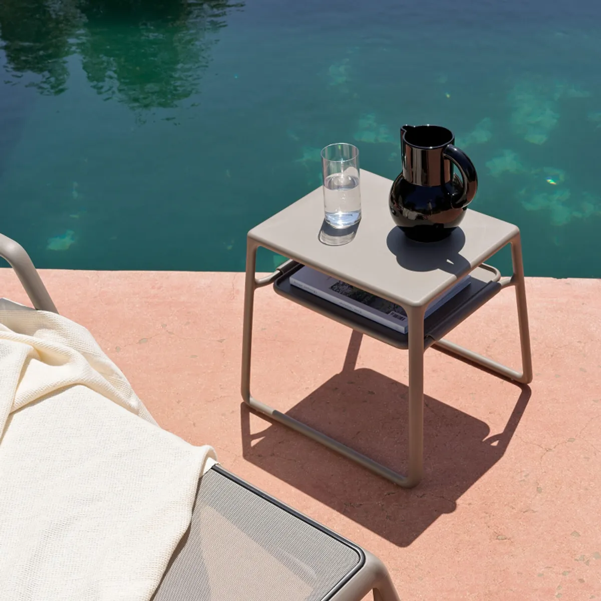 Pop - Table basse de jardin carrée empilable en polypropylène — vue 4