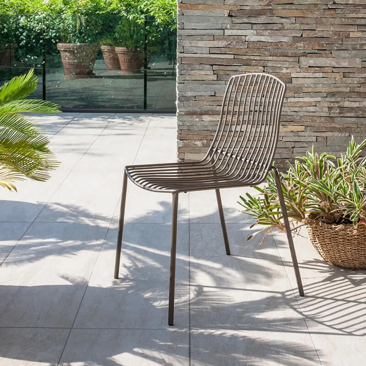 Ariel - Chaise de jardin design empilable en métal