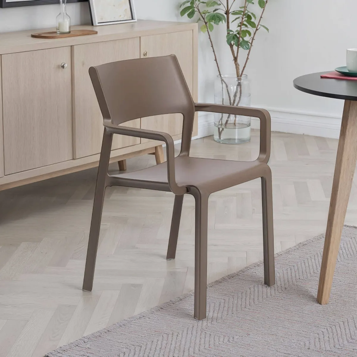 Trill - Fauteuil moderne empilable en polypropylène