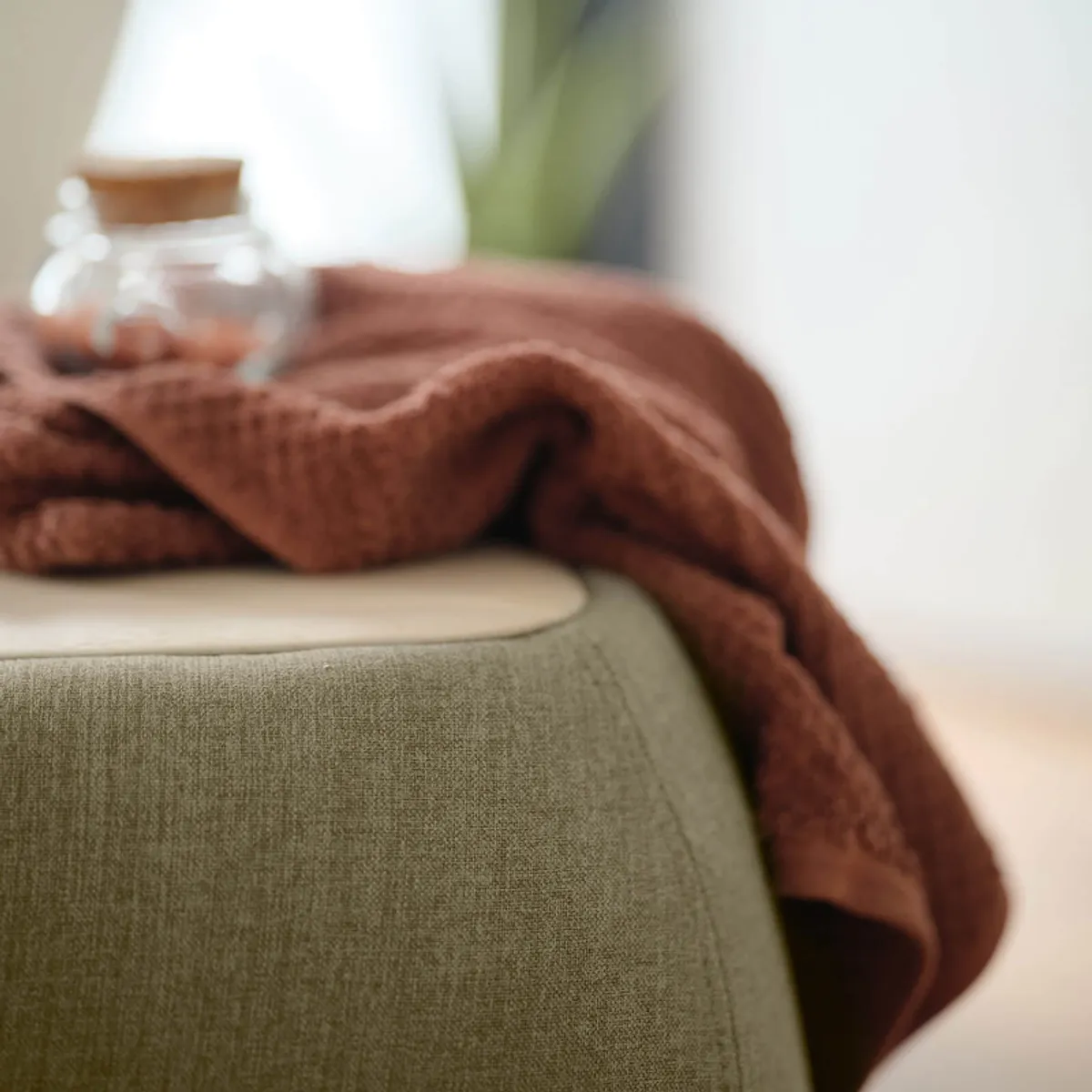 Thalia Mobitec ® - Pouf table cosy en tissu avec tablette et poignée en bois massif — vue 5