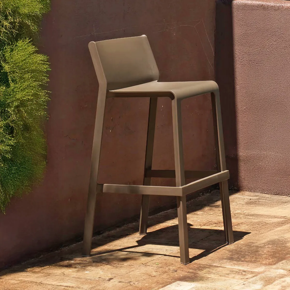 Trill stool - Tabouret de bar de jardin empilable en polypropylène — vue 3