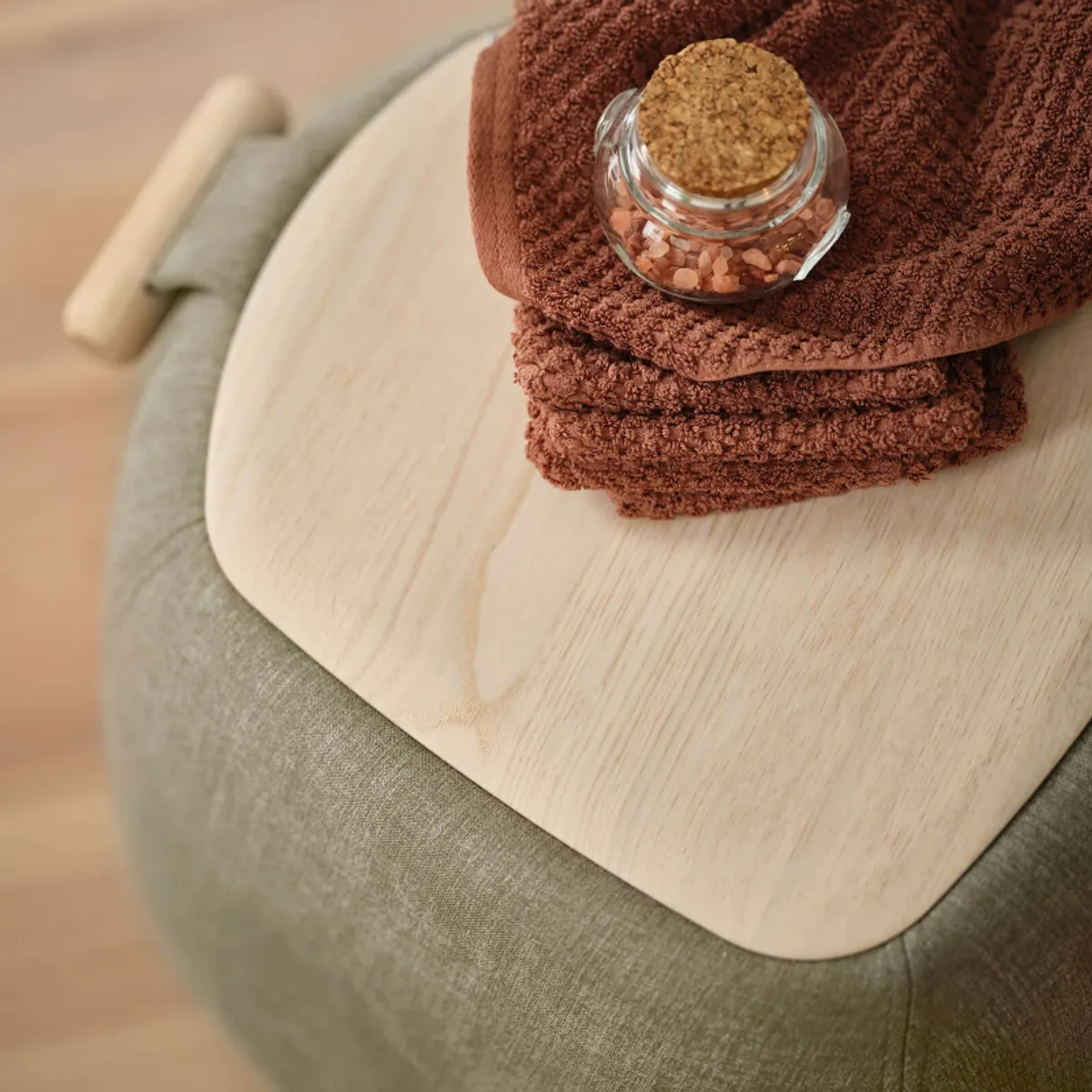 Thalia Mobitec ® - Pouf table cosy en tissu avec tablette et poignée en bois massif — vue 4