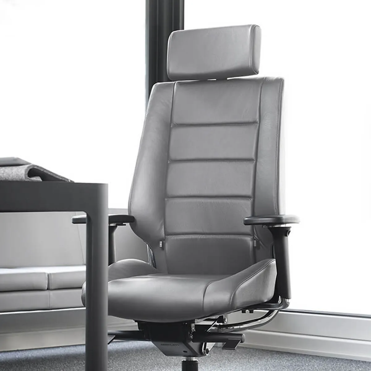 Azkar - Fauteuil de direction en cuir sur roulettes — vue 5