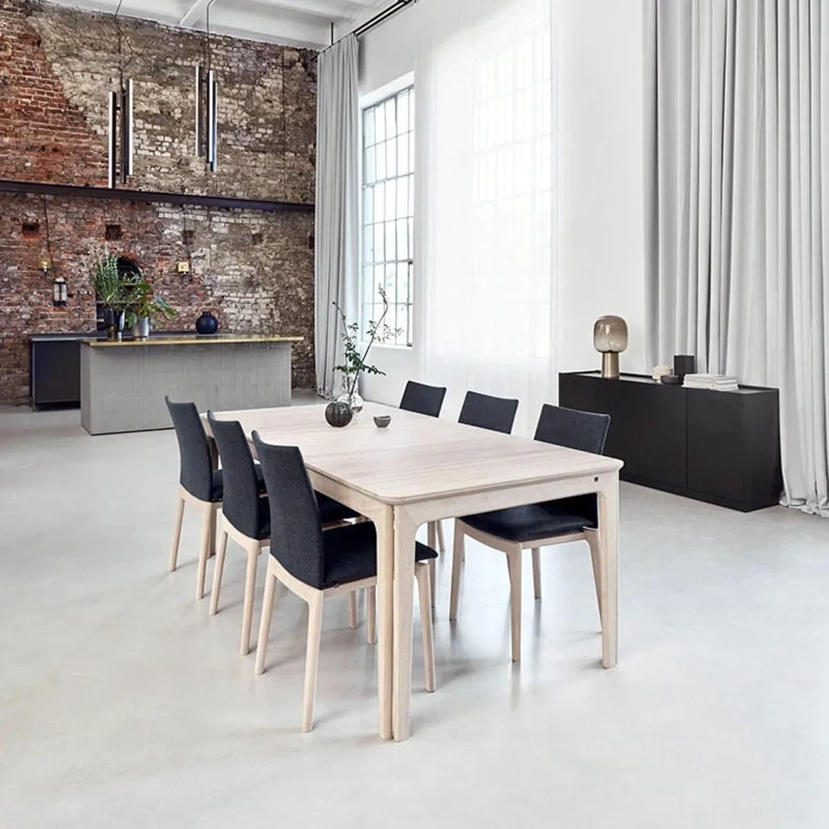 SM26/27 - Table scandinave extensible en bois massif de fabrication danoise