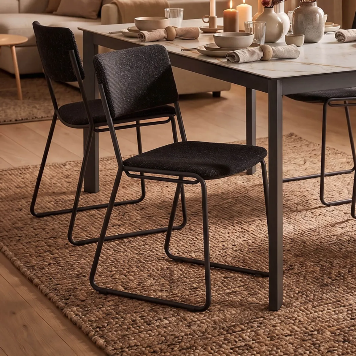Zoom - Chaise de salle à manger épurée en tissu pieds en traîneau