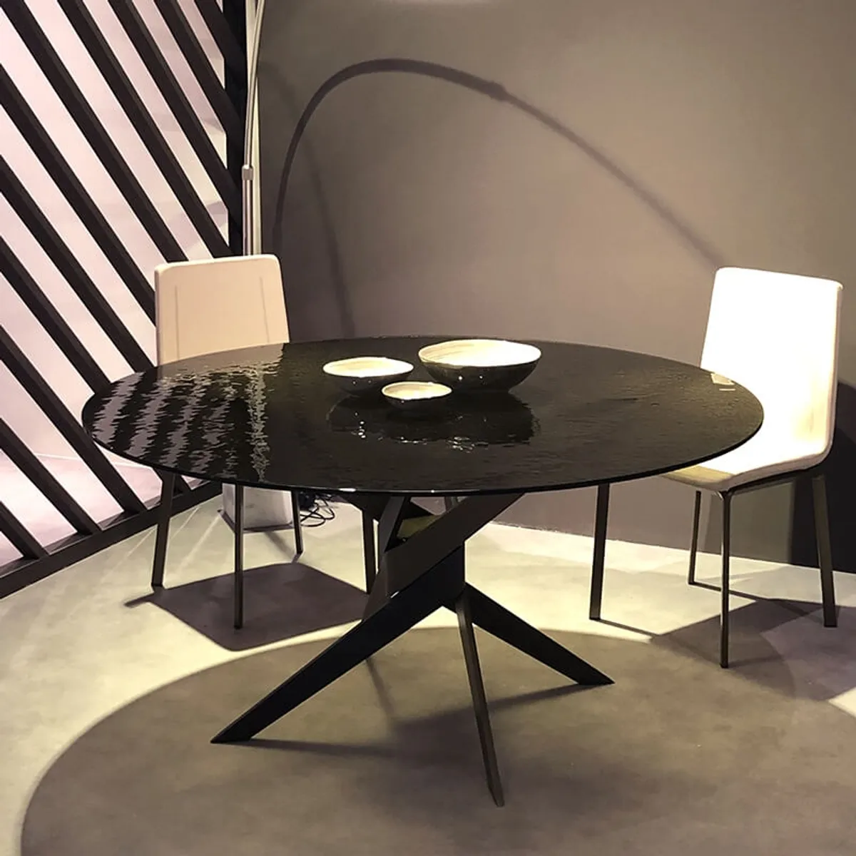 Vertigo - Table ronde en verre design italien pied central — vue 3