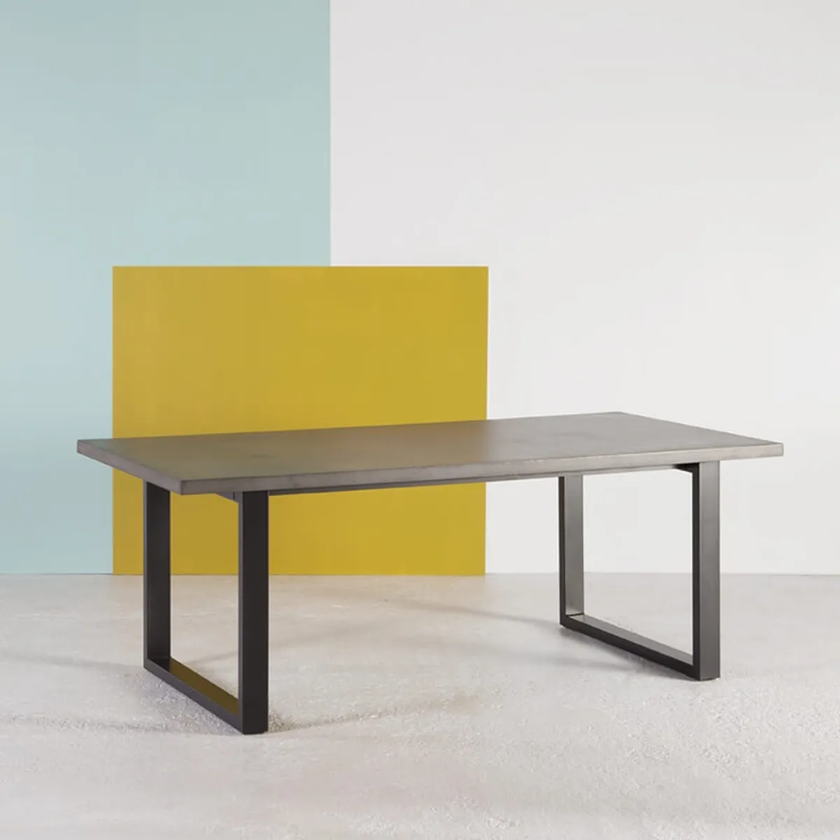 Eternelle - Table industrielle française en béton ciré pieds traîneau