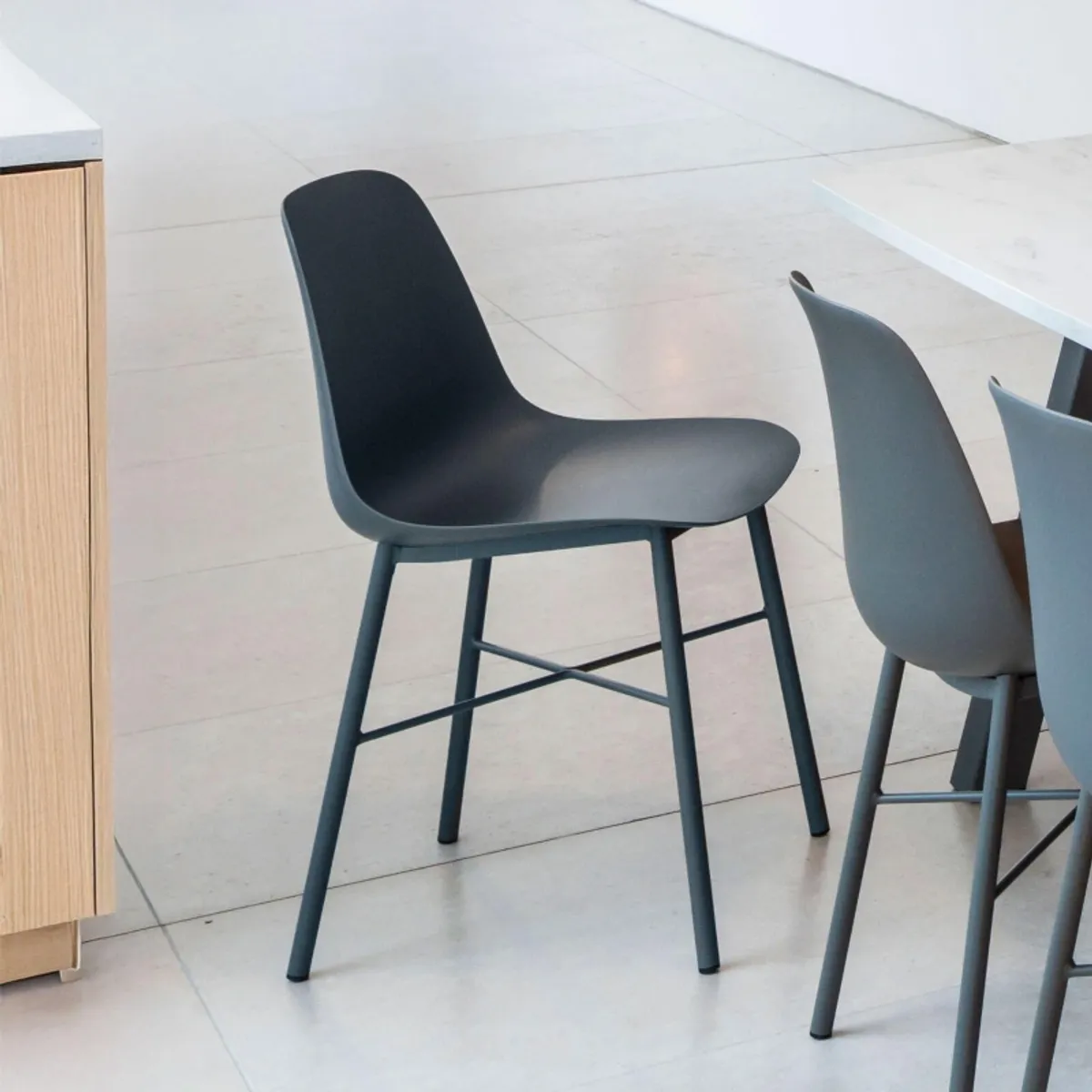 Cloe - Chaise moderne en polypropylène et métal