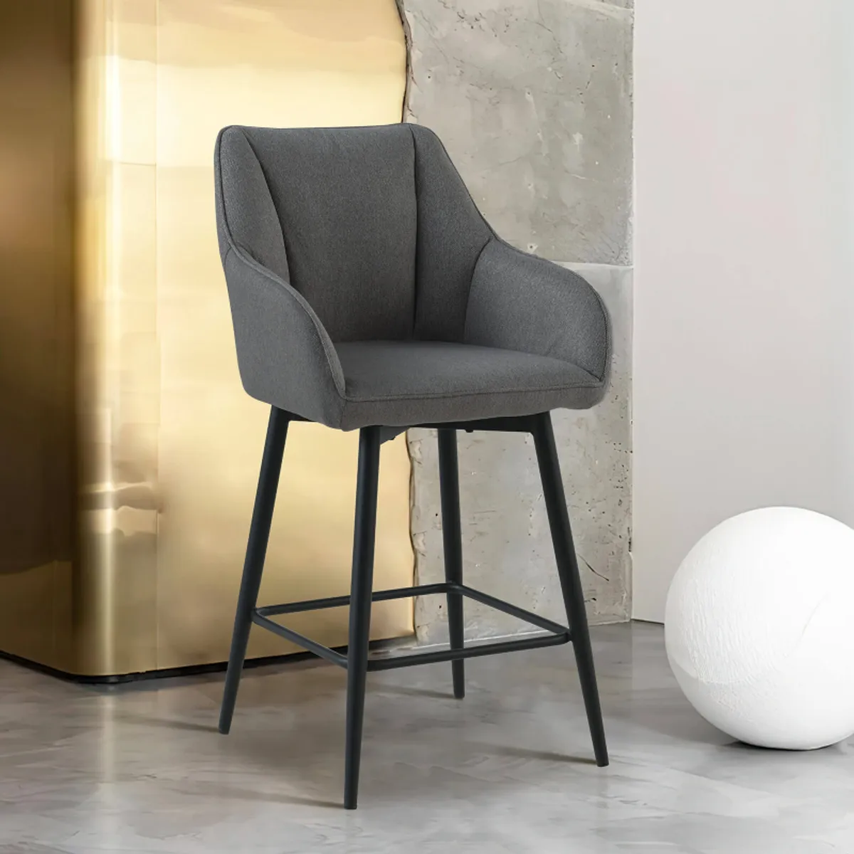 Martin - Tabouret snack pivotant avec accoudoirs en tissu recyclé et pieds en métal