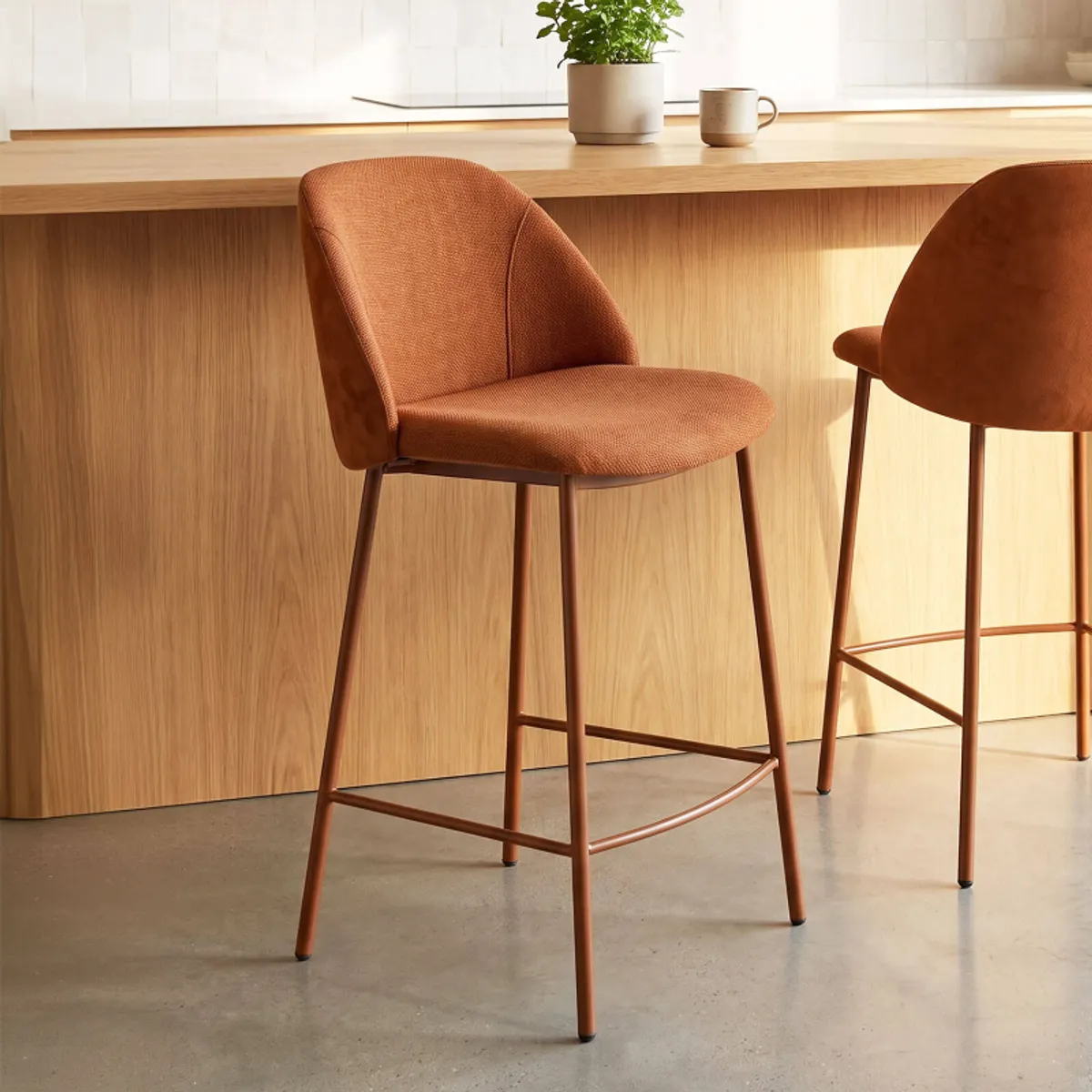 Soda - Tabouret snack cosy en tissu avec pieds en métal