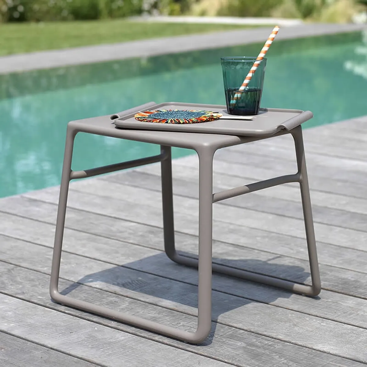 Pop - Table basse de jardin carrée empilable en polypropylène