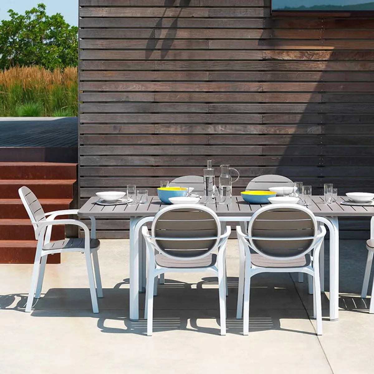 Palma - Fauteuil de jardin en polypropylène coloris blanc et taupe — vue 3