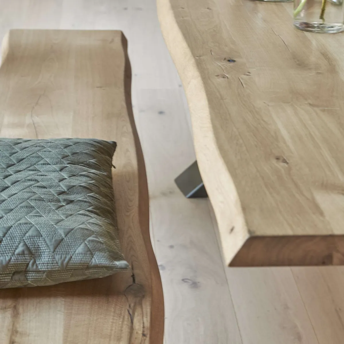 Carte - Table rectangulaire en chêne massif et piétement métallique en croix — vue 5