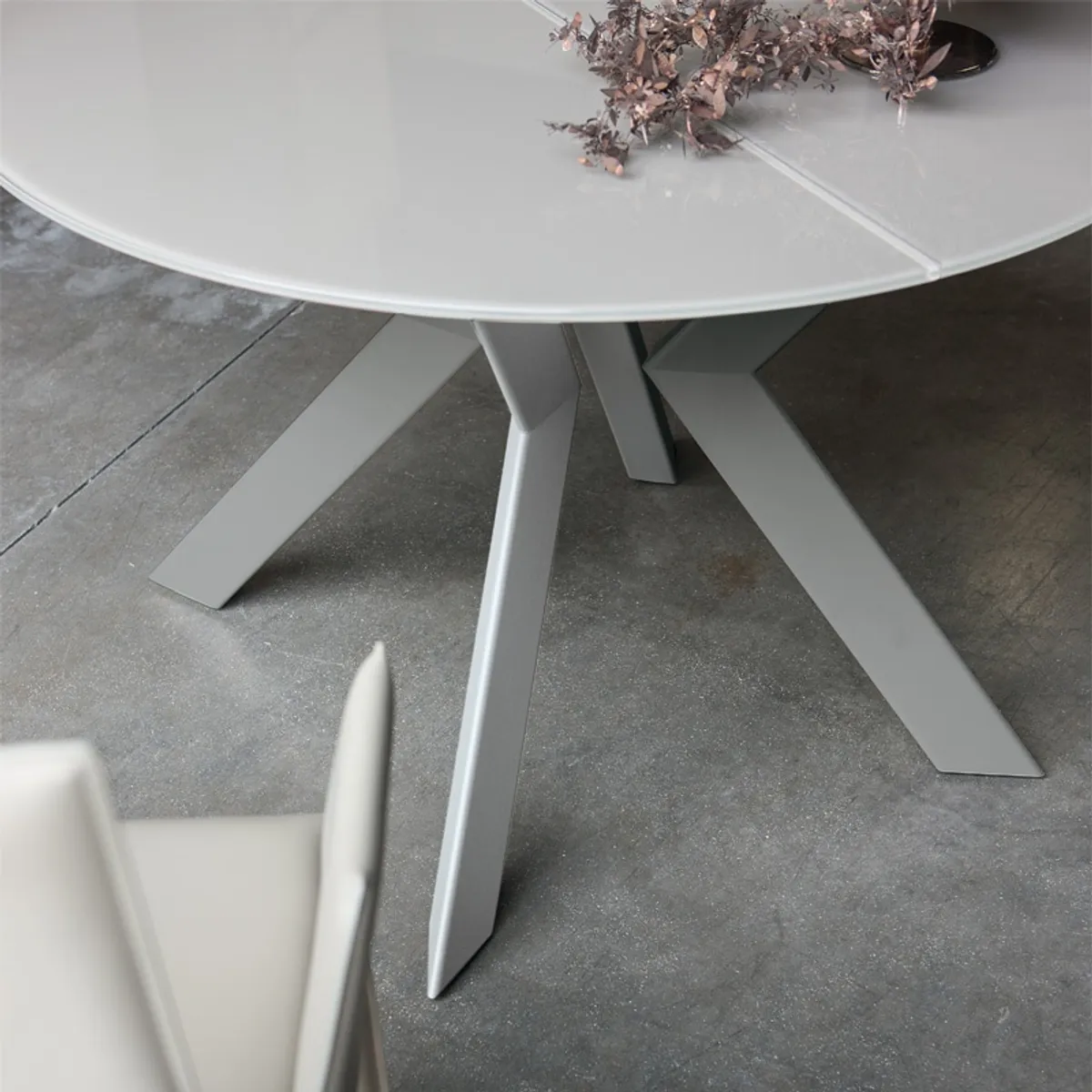 Zoe - Table ronde design extensible en verre extralight blanc et métal — vue 5